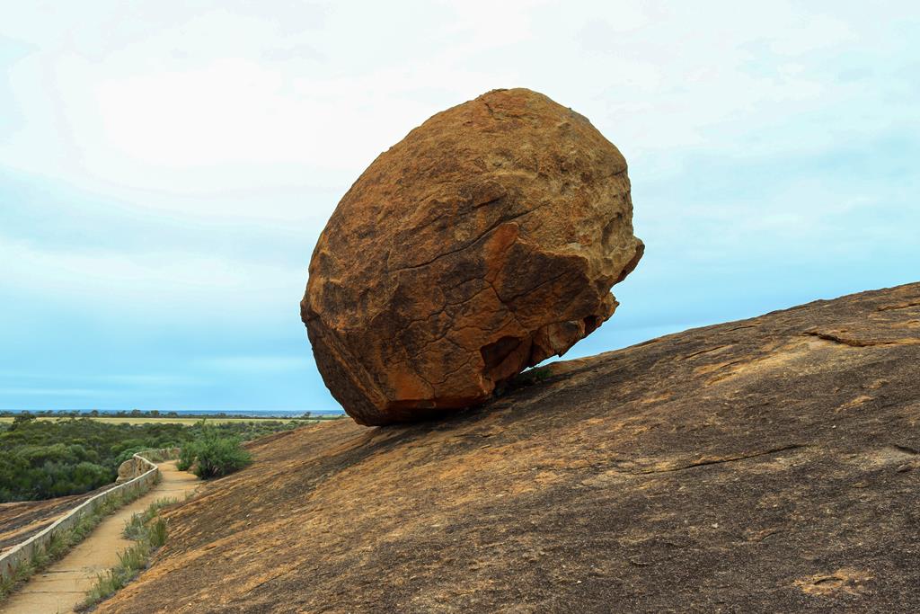 Balancing Boulder at Beringbooding Rock