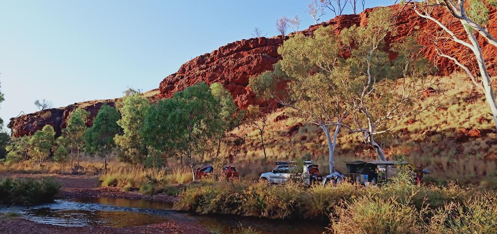 4WD next to a river in Pilbara