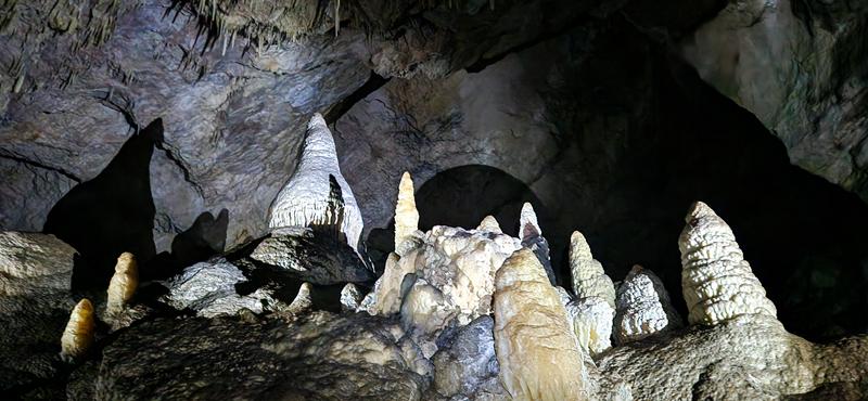 Beautiful decorations inside Giants Cave in Leeuwin Naturaliste National Park