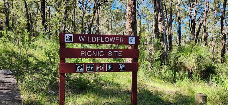 Picnic site sign at Harvey Wildflower Ridge Walk