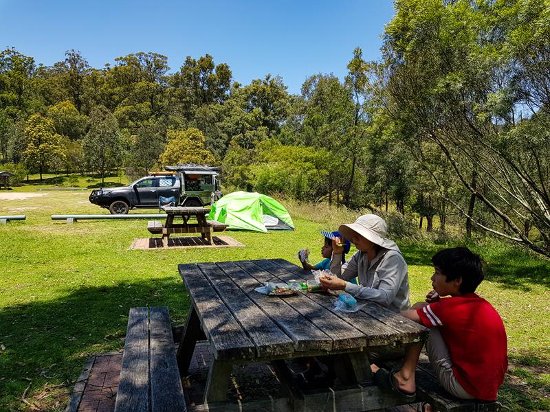 People having lunch at Dunphys campground