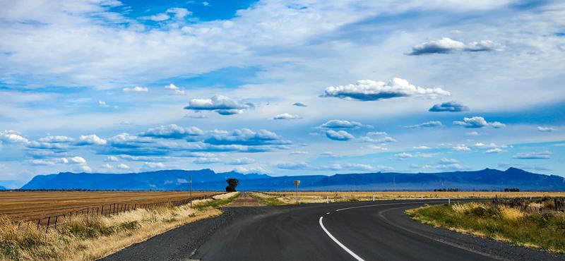 Road leading to Taylors Lake with the Grampians in the distance