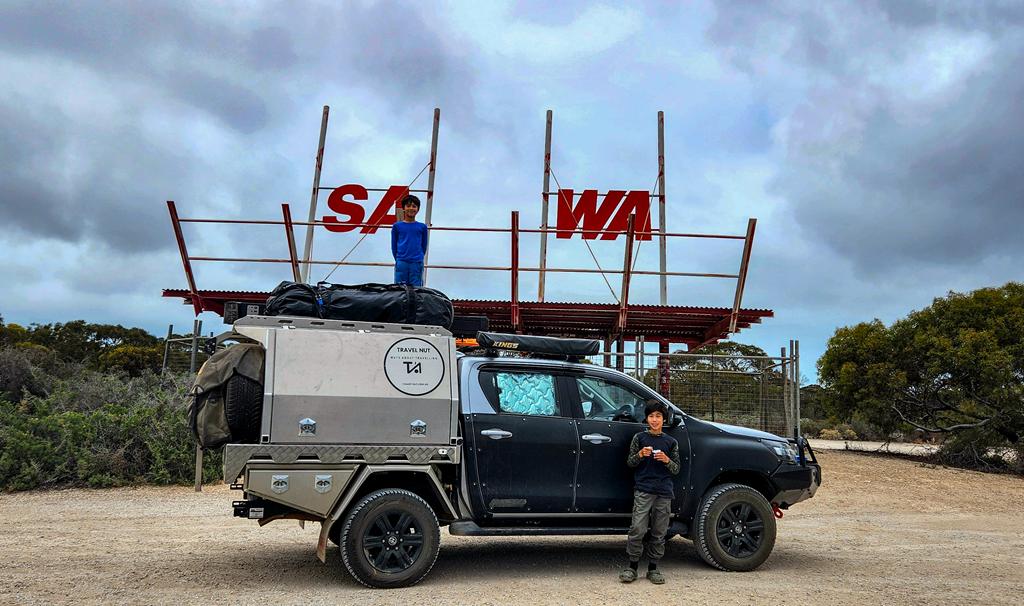 SA-WA border sign on the Nullarbor