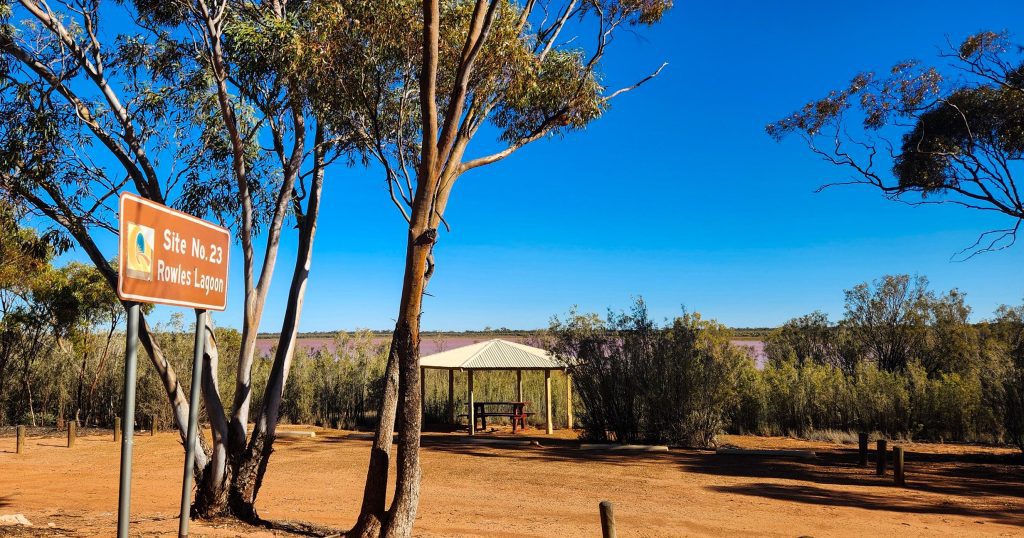 Picnic area at Rowles Lagoon