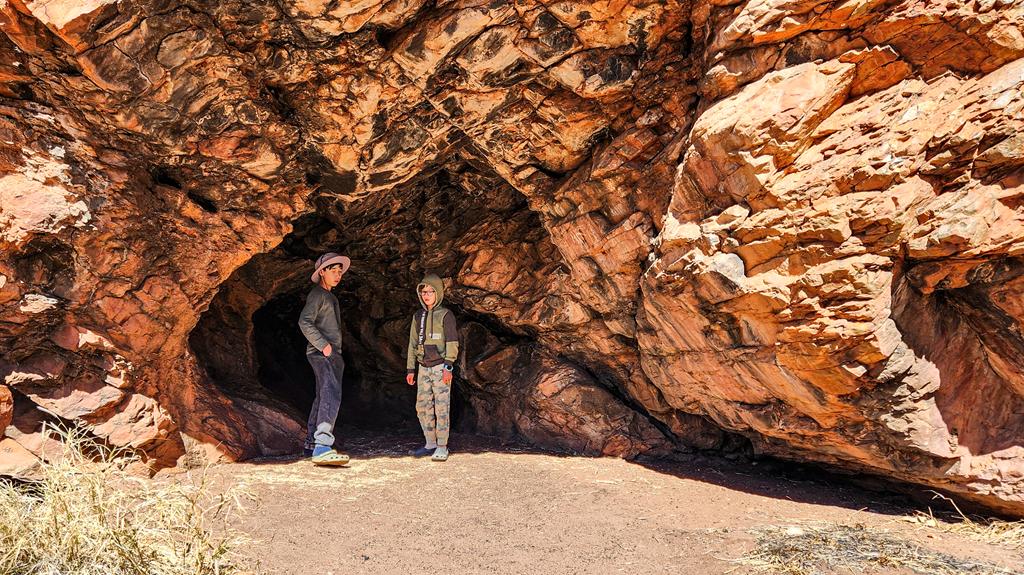 Lasseter's Cave on Great Central Road