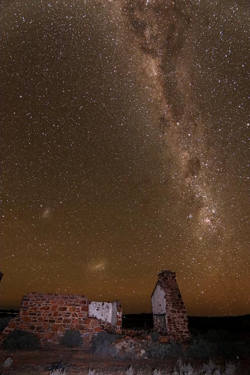 Pondanna ruins at Lake Gairdner NP at night