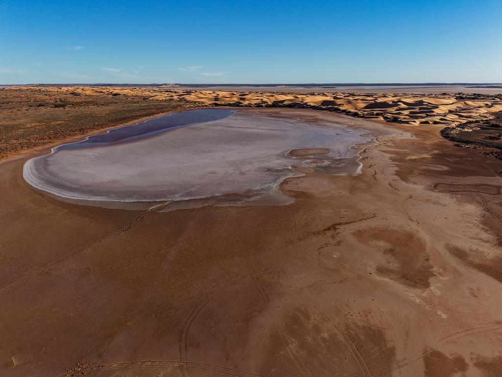 Lake Everard in Lake Gairdner NP